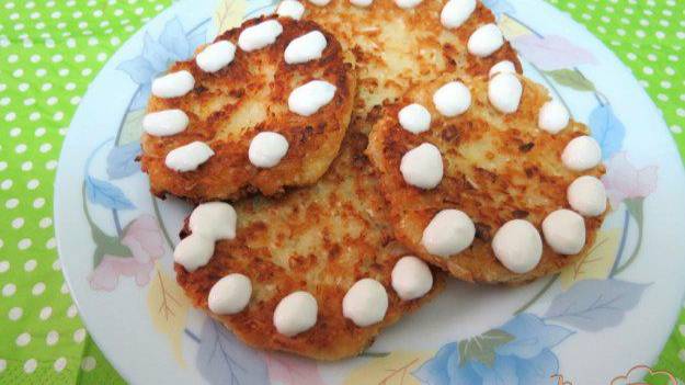 Луково капустные оладьи