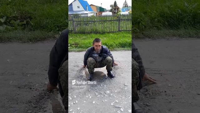 Жаба нашла лужу.