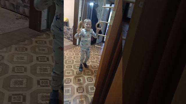 Когда в садик не пошел.. И встал раньшн всех ☺ Мой младшенький из четверки.