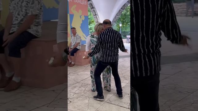Бразилец танцует страсть #сокольники #dance #танцплощадка