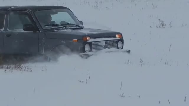 проверяю полный привод на ниве (прошу прощения за за качество съёмки 🙂)