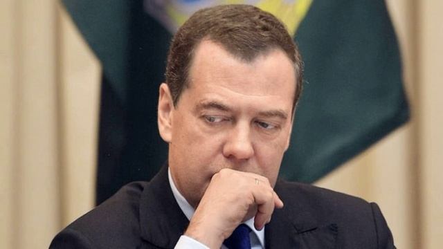 Михаил Делягин советует присмотреться к Медведеву. Кем он был и кем стал.
