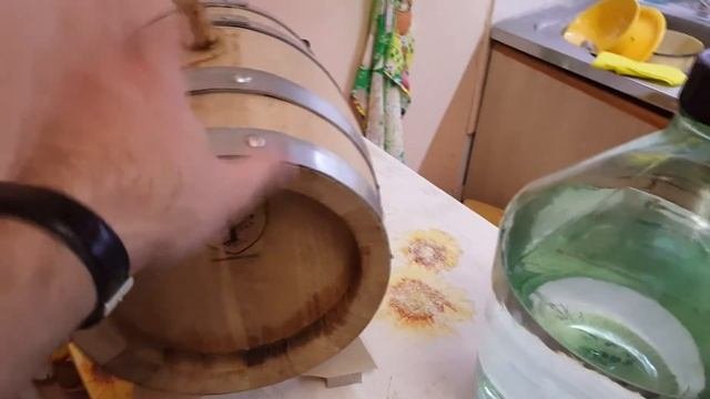 Заливаю Вискарь в бочку Partizan.