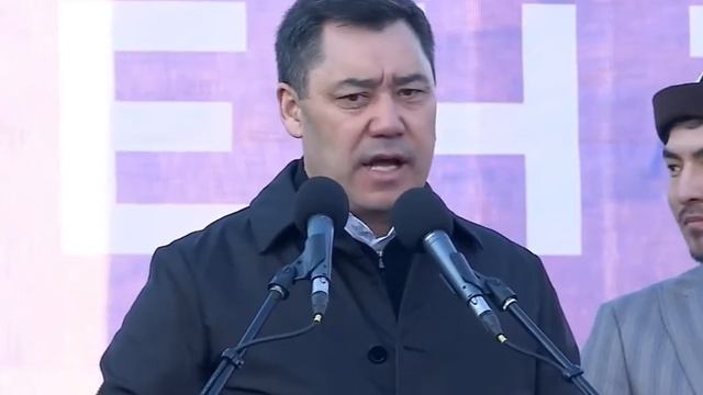 Садыр Жапаров выступил перед собравшимся на площади "Ала-Тоо"