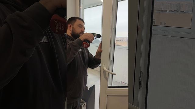 Ремонт окон Химки - устранение продуваний, регуоировка и ремонт. #ремонтоконмосква #москитныесетки