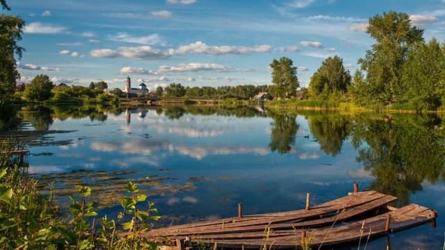 Где в озерах голубых облака