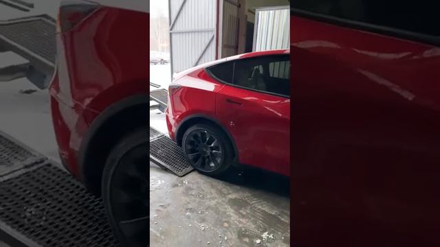 Новый Tesla Model Y Long Range отправляется  к своему счастливому владельцу