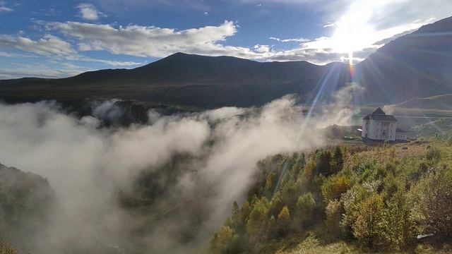 Домик в облаках с дудуком