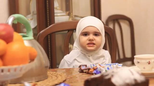 Маленькая сладкоежка Фатима и чудо-сивак! Little Muslim Fatima).mp4