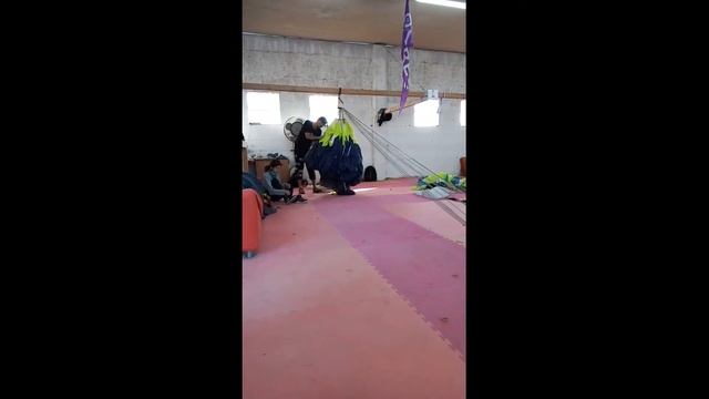 Первый для Ноа прыжок с парашутом