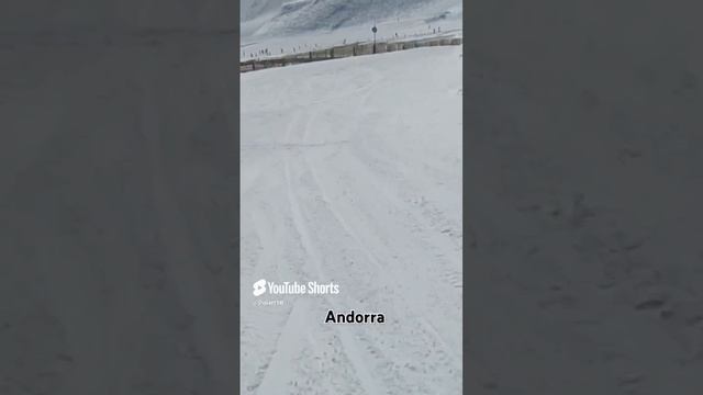 Горнолыжный курорт горы Пиренеи сноуборд