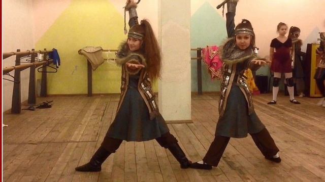 ШКОЛА СТУДИЯ-ТАТАРСКИЕ АМАЗОНКИ-СОЛИСТКИ И ДЕВОЧКИ