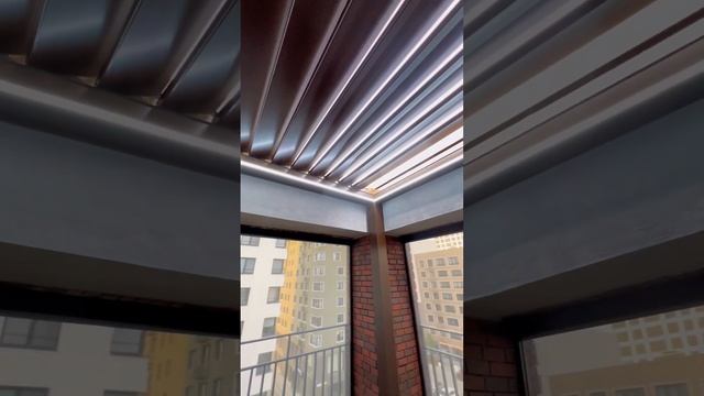 Всесезонная  сдвижная пергола с RGB подсветкой и двумя вертикальными Zip системами.