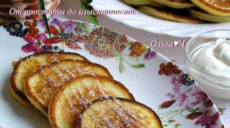 Творожные оладьи с карамельным соусом