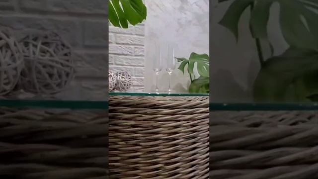 Столик из ротанга