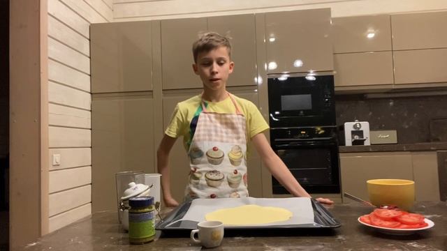 Безглютеновая пицца с томатами и сыром