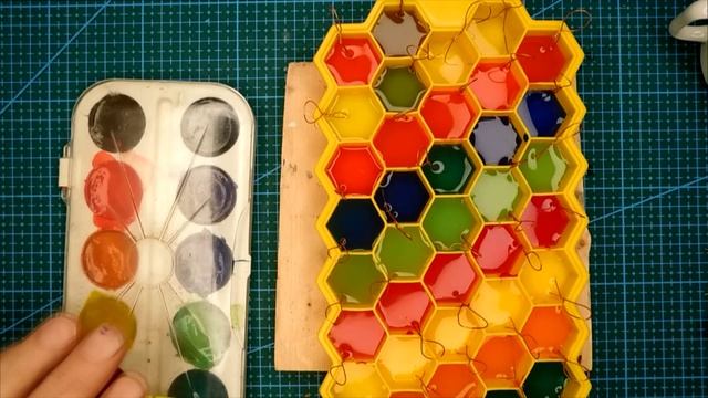 Необычное украшение на новогоднюю ёлку во дворе