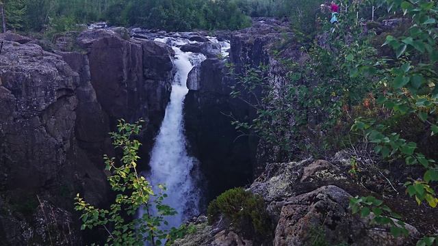 Водопад на реке Нералах 4К