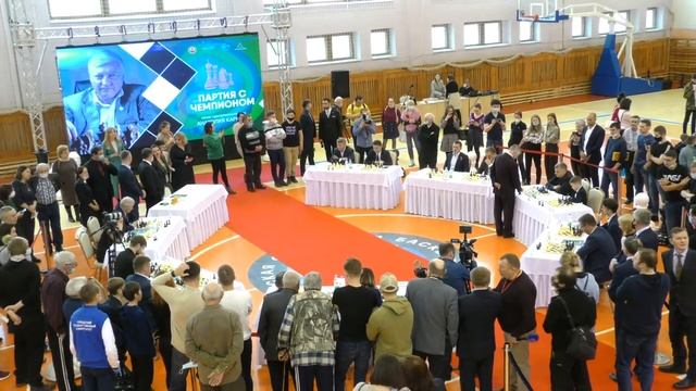 В ЧувГУ прошел сеанс одновременной игры с Анатолием Карповым.10.04.2021