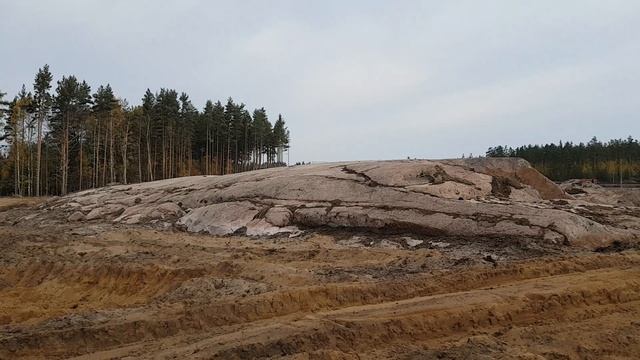 Чем бурят валуны и скалы