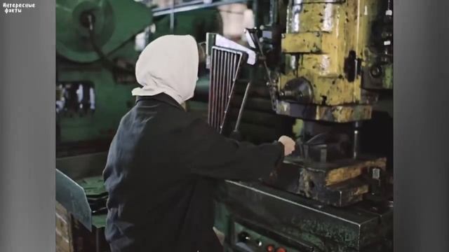 ....Почему в СССР не было проблем с работой , почему было легко найти работу .