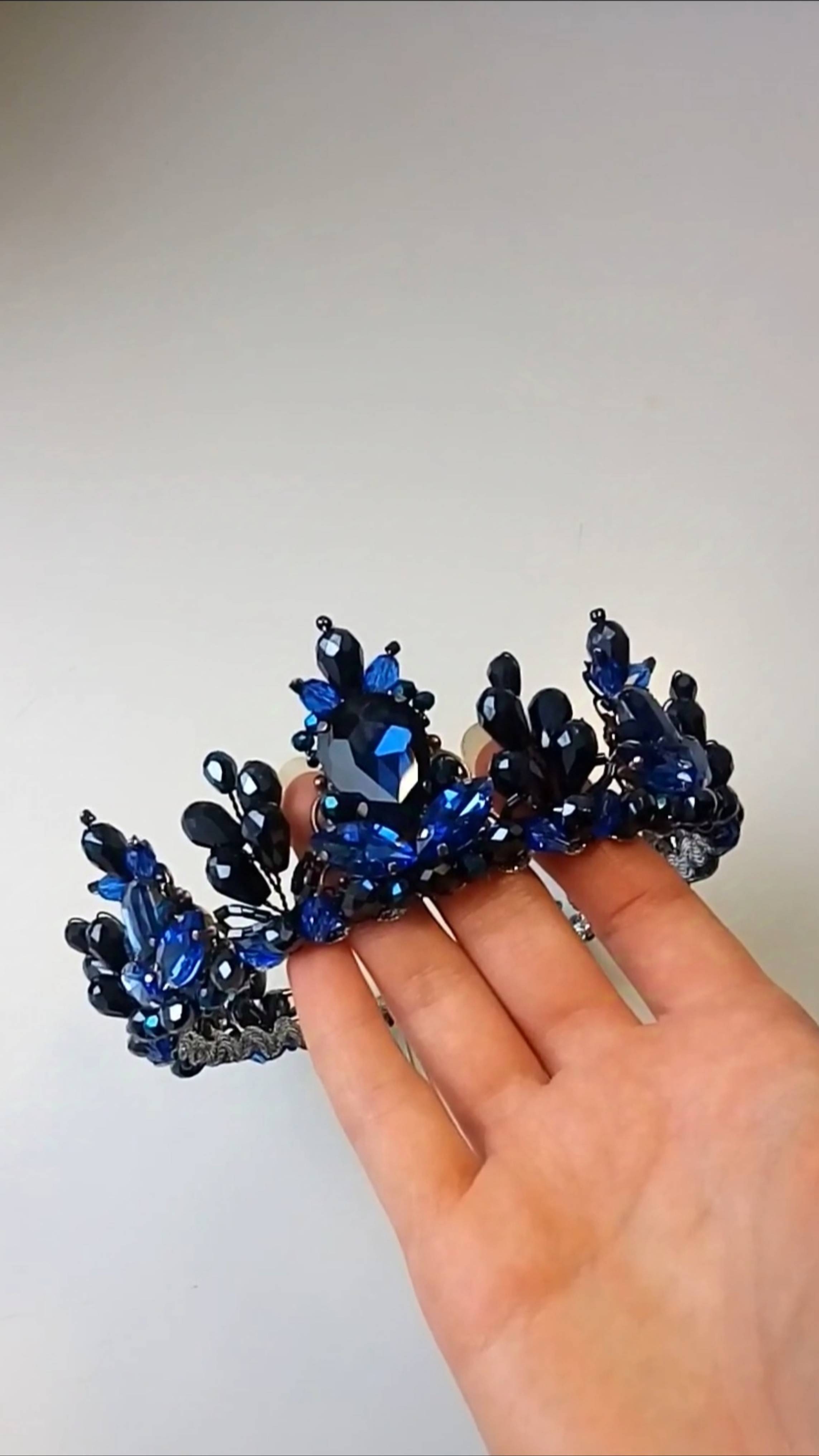 👑Корона с синими камнями.