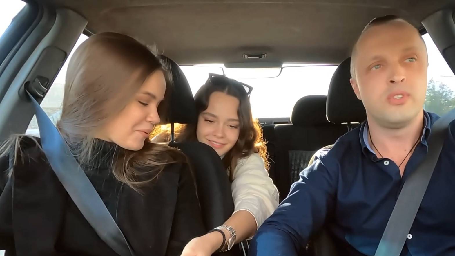У девушки мурашки по коже