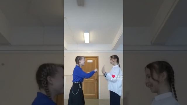 С подругой в школе