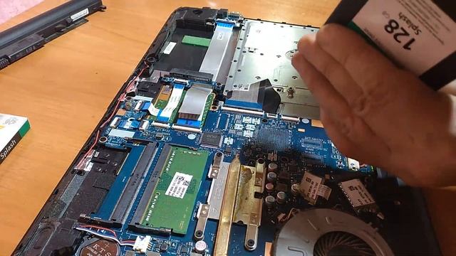 ЧТО ДЕЛАТЬ ЕСЛИ НОУТБУК HP ТОРМОЗИТ ИЛИ ЗАВИСАЕТ?hp 15 rb060ur виснет синий экран.Замена HDD HA SSD!