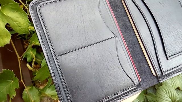 Leather wallet black classic.