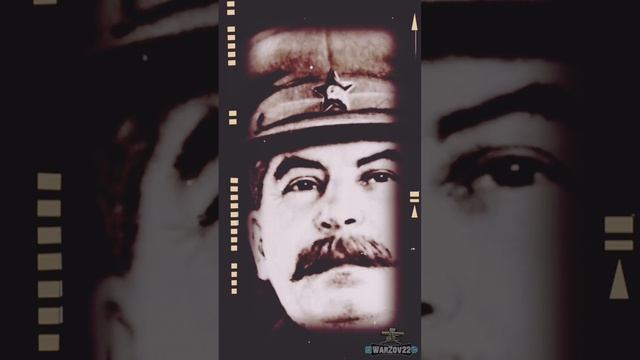 СТАЛИН И.В.
Чуть седой, как серебряный тополь,
Он стоит, принимая парад.⬇️⬇️⬇️