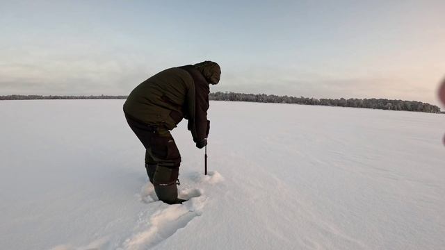 Ловим окуней, в мороз - 24🥶🥶🥶🥶  далеко от дома!!!