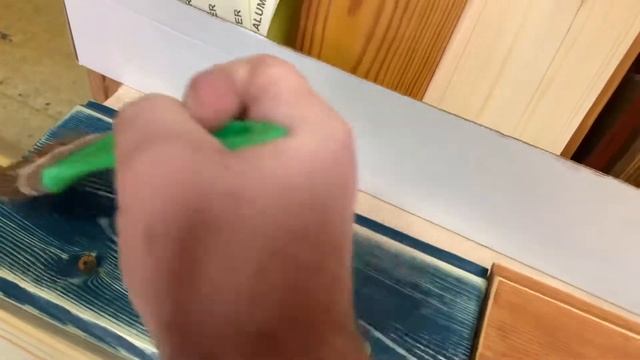 Нанесение карнаубского воска для полировки древесины. Магазин масел для дерева: масло-воск.рф