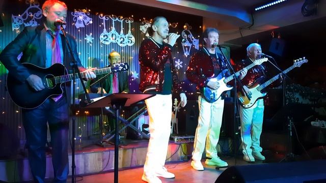 "ИДЁТ СОЛДАТ ПО ГОРОДУ". ВИА"ПЛАМЯ"🔥 и ВИА" ПОЮЩИЕ"🎸
ДЕКАБРЬ 2024 ГОДА