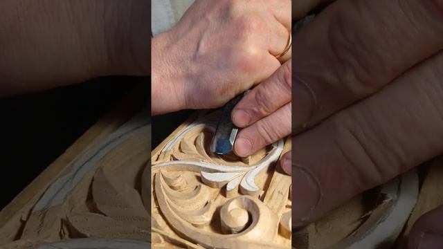 Ручная резьба по каштану. Новая работа, которая в радость! #woodworking #ручнаярезьба #ручнаяработа