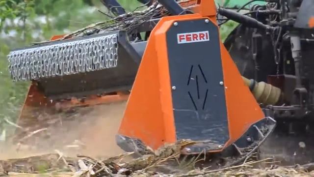 Мульчер FERRI в работе на  тракторе