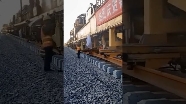 Как кладут рельсы в Китае