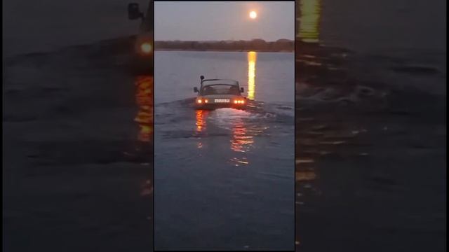 газ-крокодил или плавающая Волга.
