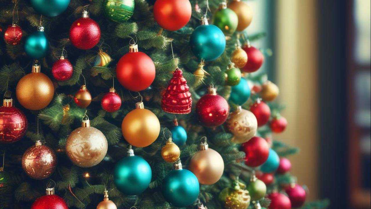 Гусарова Нарядили ёлочку
