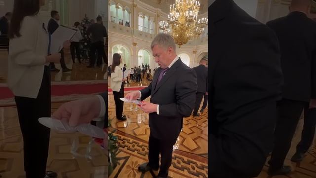 По традиции перед заседанием Госсовета в Кремле принял участие в акции «Ёлка желаний».