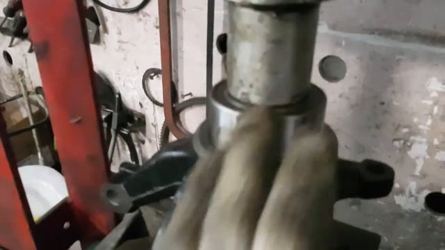 Замена поворотного кулака и ступичного подшипника Ford Focus  и Ford Mondeo