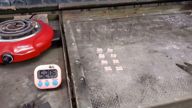 Flat 25 x 15 mm coconut charcoal briquettes burning time 2 hours