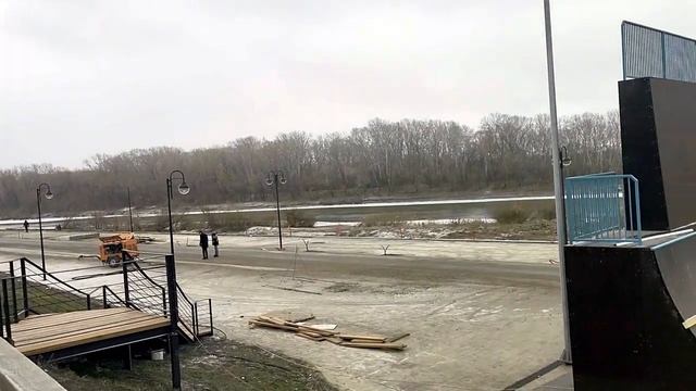 Оренбург От пешеходного моста до автомобильного… Видео Виктор Поживин 3. 12. 24.