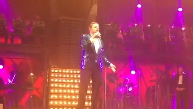 Cristian de sica canta il palcoscenico
