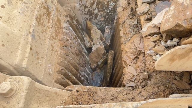 Строительство, дробление щебёнки