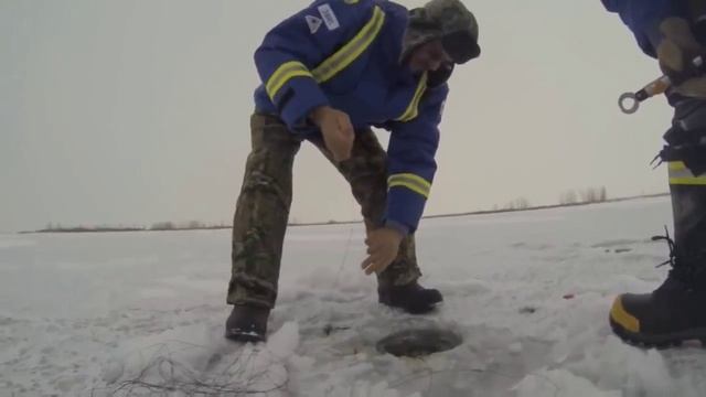 Эта щука ели влезла в лунку, рыбалка 2024 на жерлицу! 👇👇