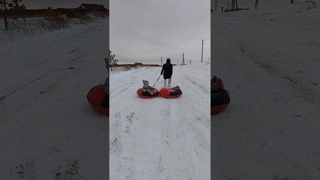 первые покатушки на тюбингах  в этом сезоне