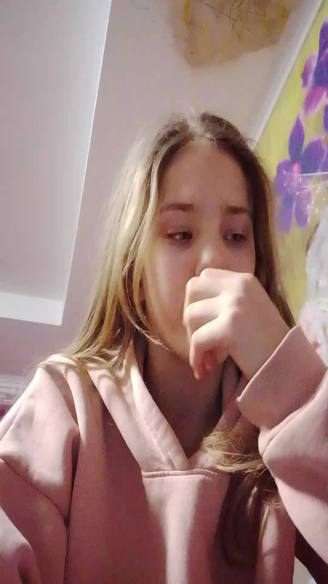 я зел5нка сахарок у меня новый телефон и новый Канал