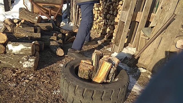 Колю дрова
