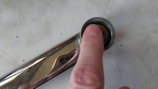 Сама поменяла прокладку в смесителе.